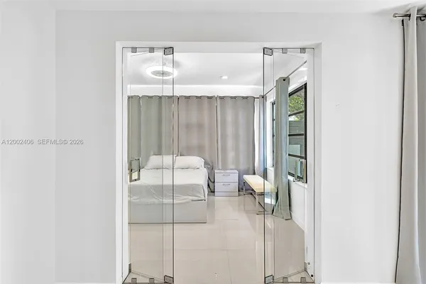 $4,500 | 1002 10th Street, Unit 1002, Miami Beach, FL 33139