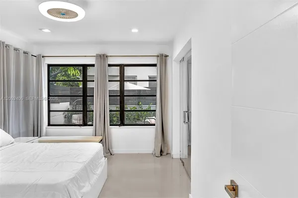 $4,500 | 1002 10th Street, Unit 1002, Miami Beach, FL 33139