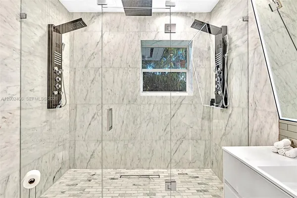 $4,500 | 1002 10th Street, Unit 1002, Miami Beach, FL 33139