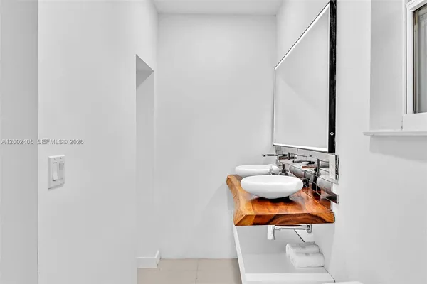 $4,500 | 1002 10th Street, Unit 1002, Miami Beach, FL 33139