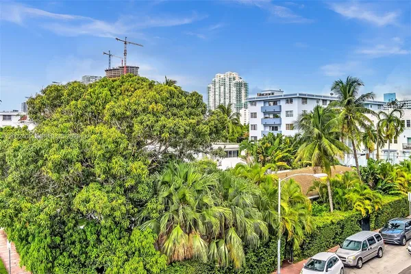 $4,500 | 1002 10th Street, Unit 1002, Miami Beach, FL 33139