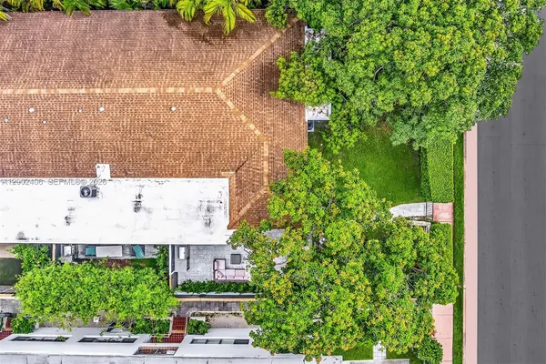 $4,500 | 1002 10th Street, Unit 1002, Miami Beach, FL 33139