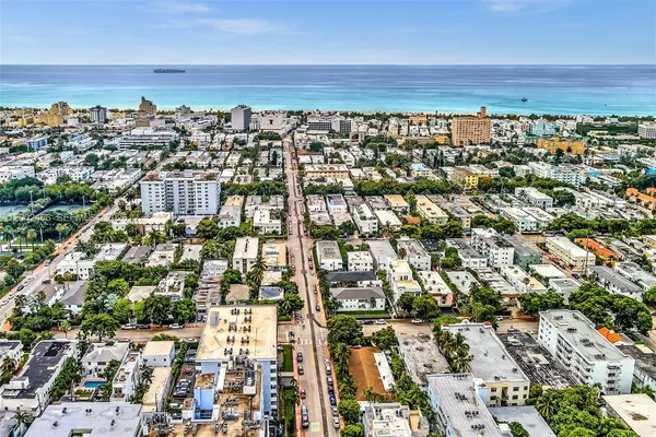 $4,500 | 1002 10th Street, Unit 1002, Miami Beach, FL 33139