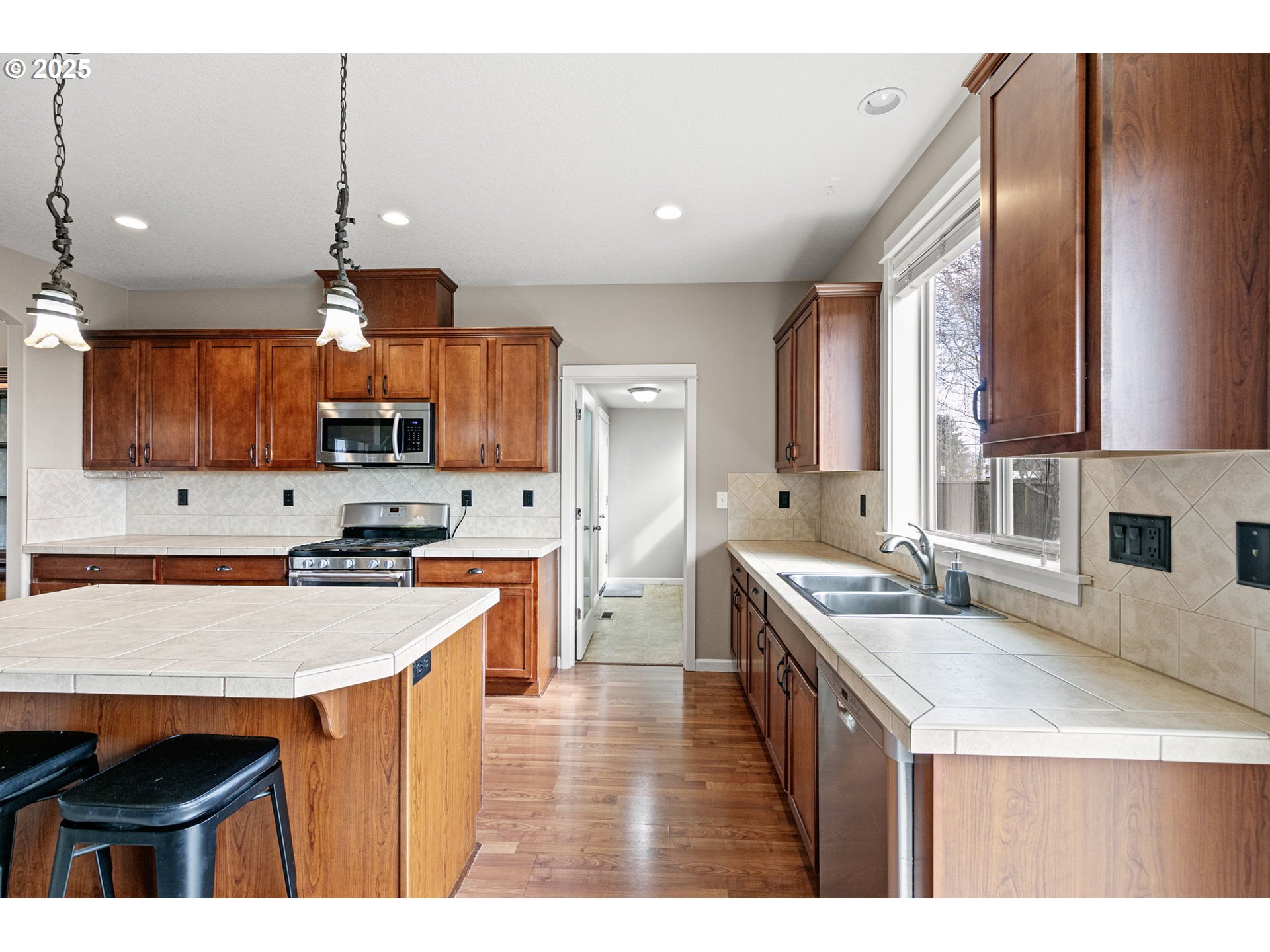 5462 Pranz Place Eugene, OR 97402 - Photo 17 of 43 a kitchen with stainless steel appliances a sink stove and refrigerator