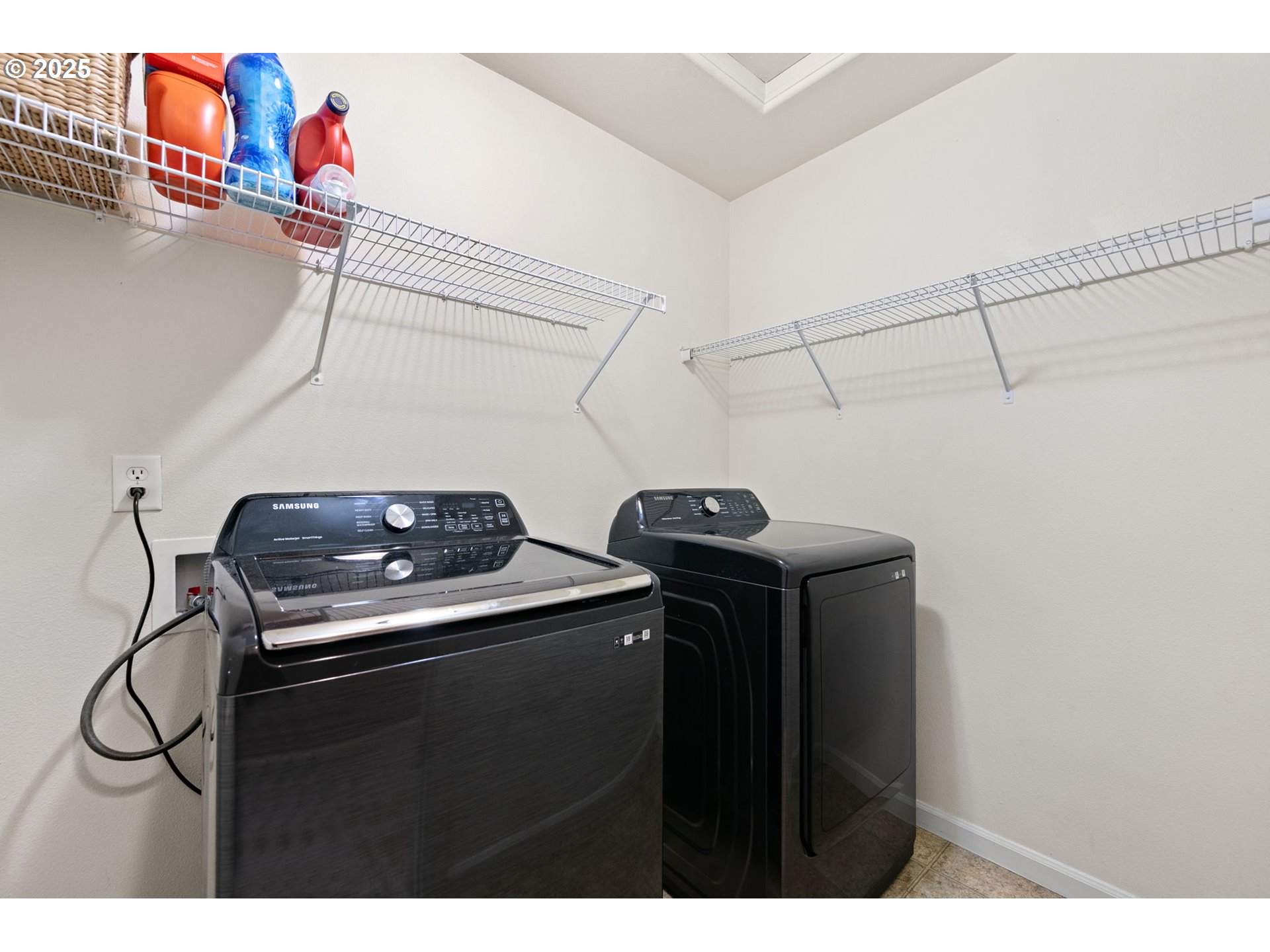 5462 Pranz Place Eugene, OR 97402 - Photo 36 of 43 a utility room with dryer and washer