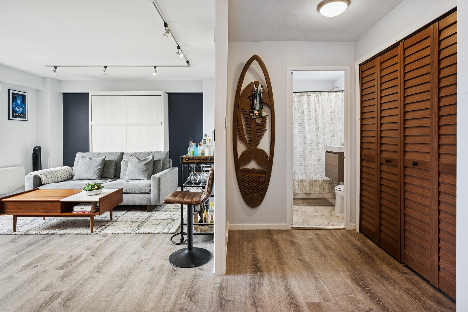 2909 North Sheridan Road, Unit 1001 Chicago, IL 60657 - Photo 3 of 14