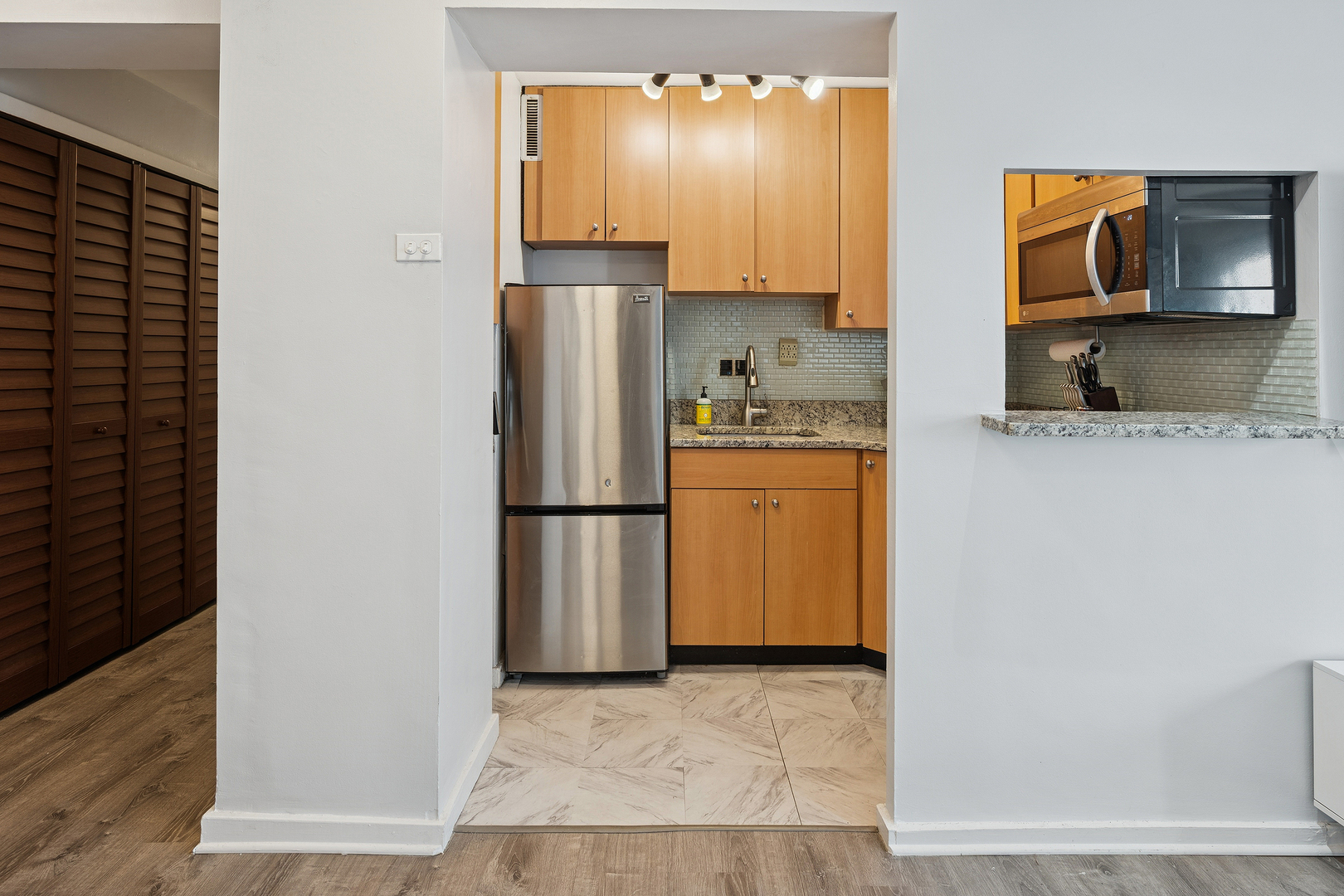 2909 North Sheridan Road, Unit 1001 Chicago, IL 60657 - Photo 8 of 14