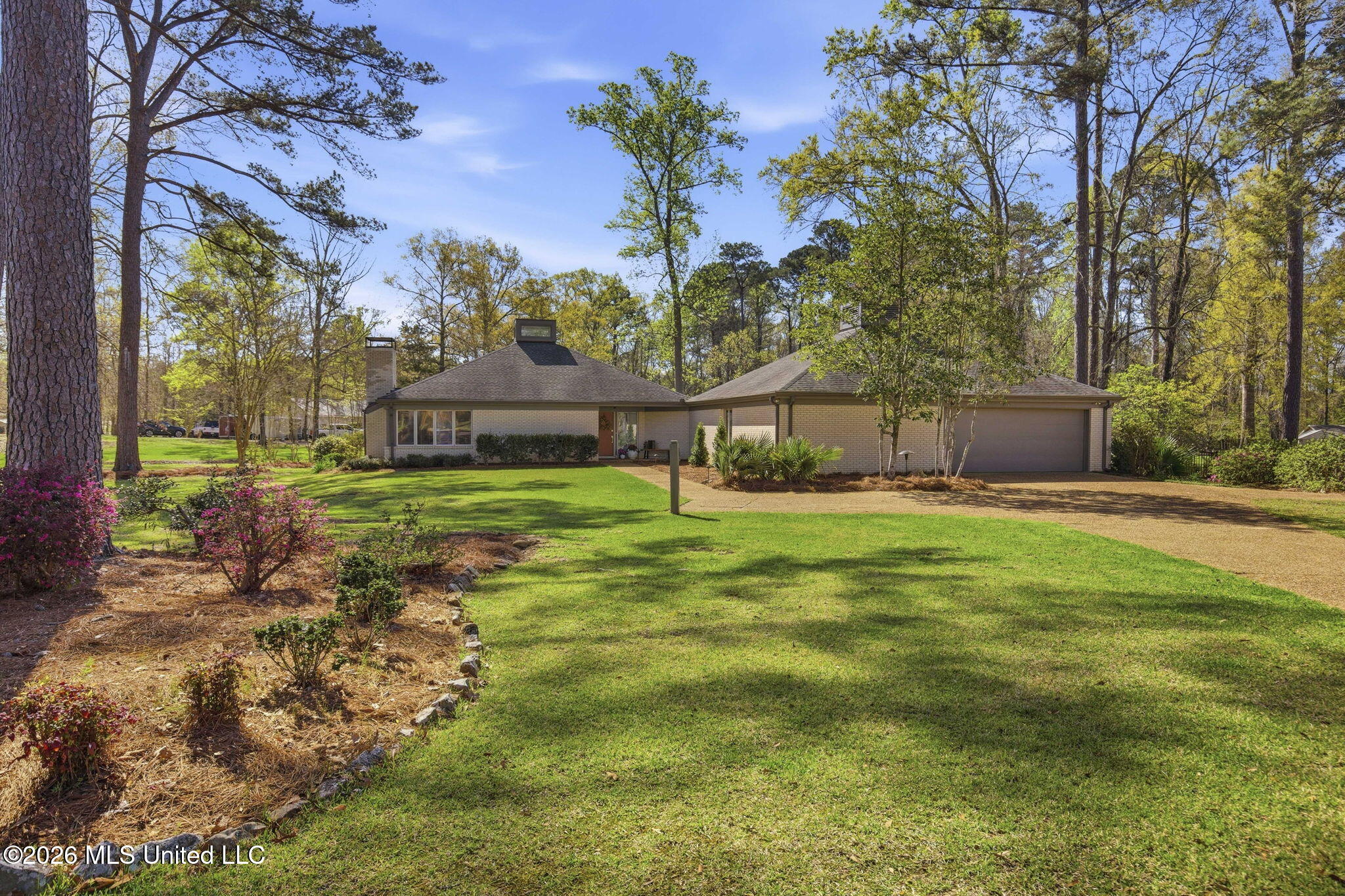 4 Fern Cove Flowood, MS 39232 - Photo 4 of 73 5-web-or-mls-4 Fern Cv-5