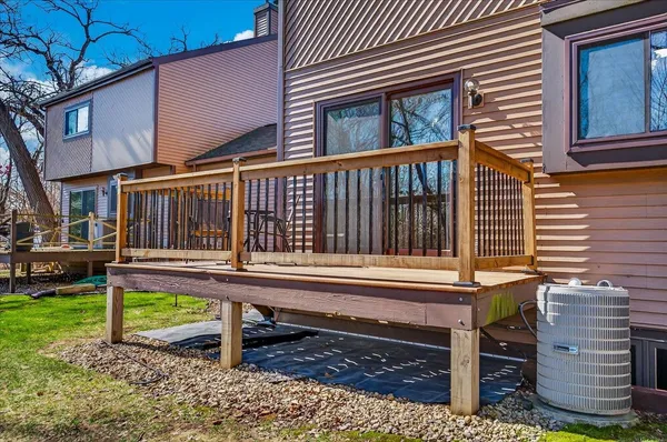 $295,000 | 549 Knightsbridge Road, Unit 549, Waunakee, WI 53597