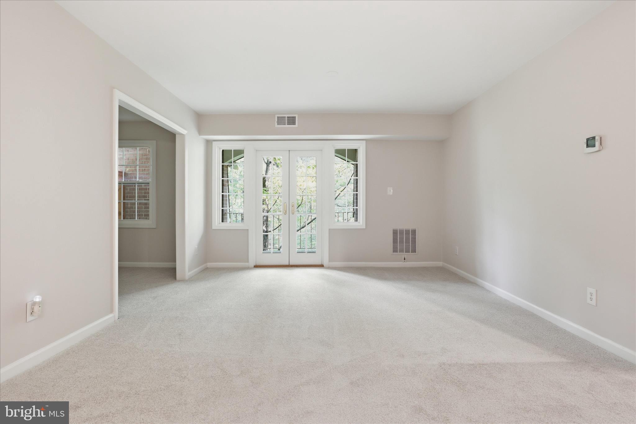 8110 Colony Point Road, Unit H Springfield, VA 22152 - Photo 7 of 33