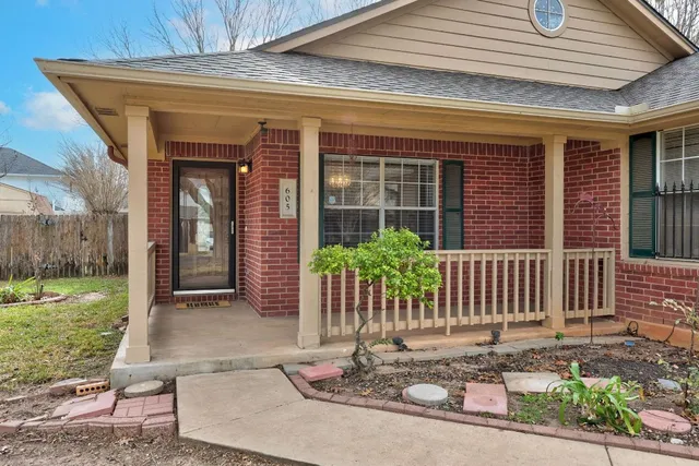 $274,900 | 605 Elizabeth Lane, Bastrop, TX 78602