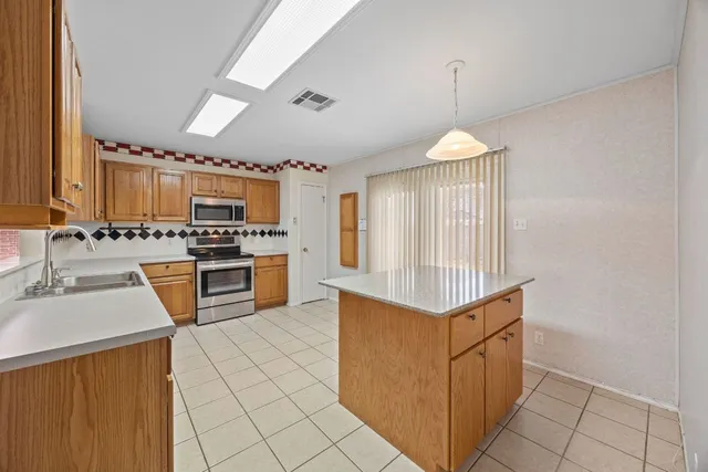 $274,900 | 605 Elizabeth Lane, Bastrop, TX 78602