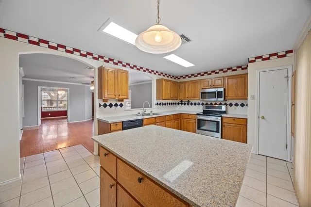 $274,900 | 605 Elizabeth Lane, Bastrop, TX 78602