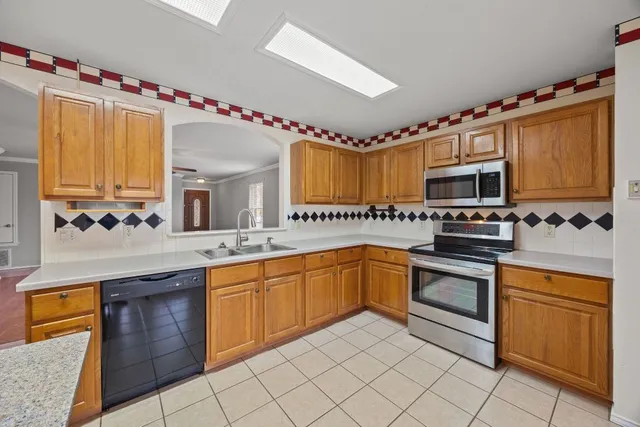 $274,900 | 605 Elizabeth Lane, Bastrop, TX 78602