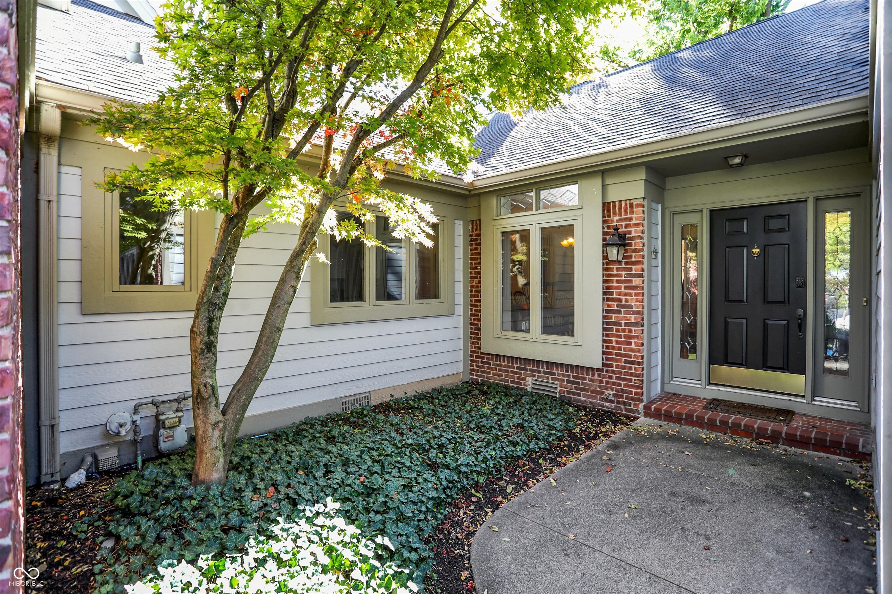 9308 Spring Forest Drive Indianapolis, IN 46260 - Photo 2 of 23