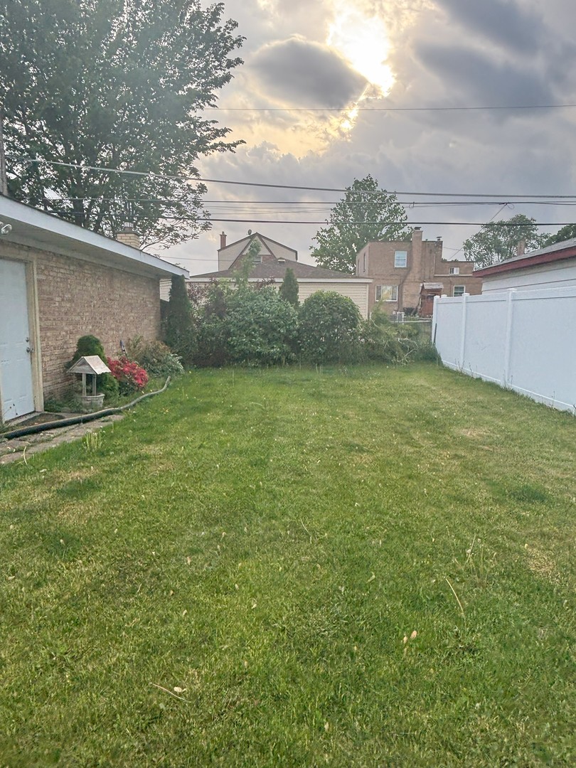 1514 Morris Avenue Berkeley, IL 60163 - Photo 2 of 4 a view of a backyard of the house