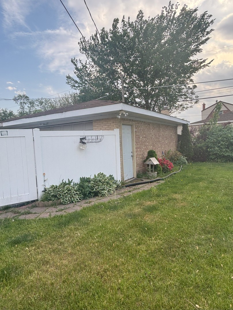 1514 Morris Avenue Berkeley, IL 60163 - Photo 3 of 4 a view of a backyard