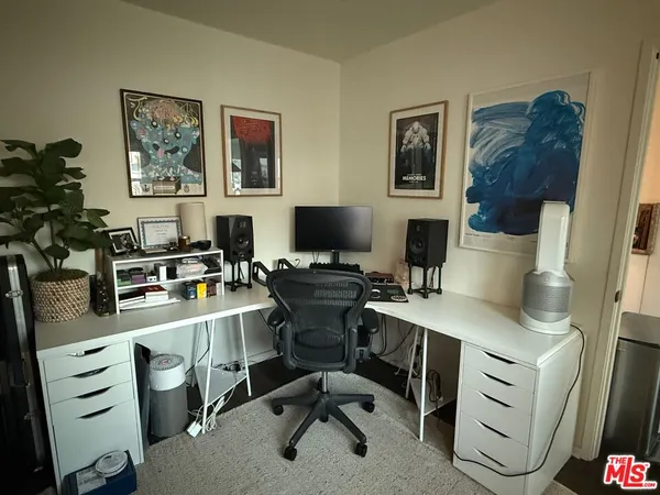 $7,950 | 2045 Glencoe Avenue, Venice, CA 90291