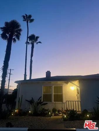$7,950 | 2045 Glencoe Avenue, Venice, CA 90291