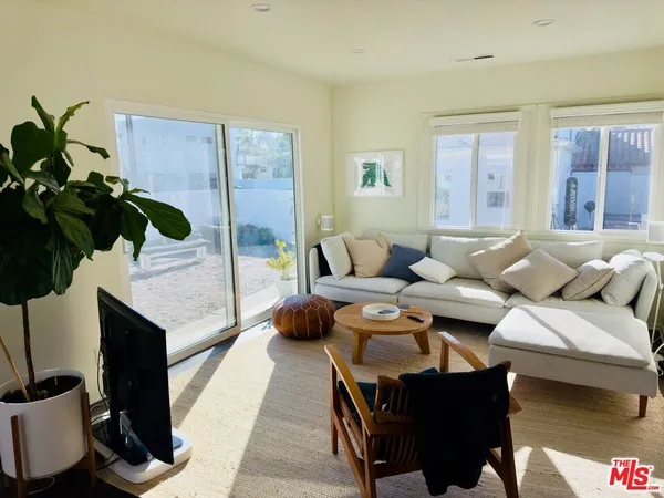 $7,950 | 2045 Glencoe Avenue, Venice, CA 90291