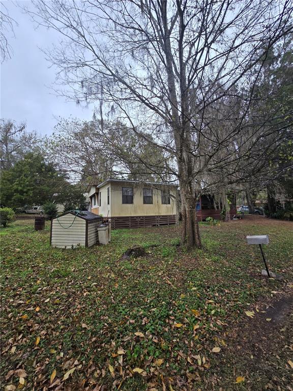 9374 Cr 657 Bushnell Bushnell, FL 33513 - Photo 5 of 7 a backyard of a house with lots of green space