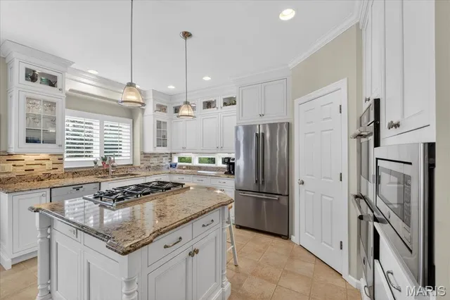 $850,000 | 15920 Picardy Crest Court, Chesterfield, MO 63017