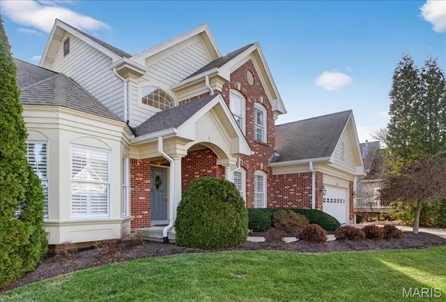 $850,000 | 15920 Picardy Crest Court, Chesterfield, MO 63017