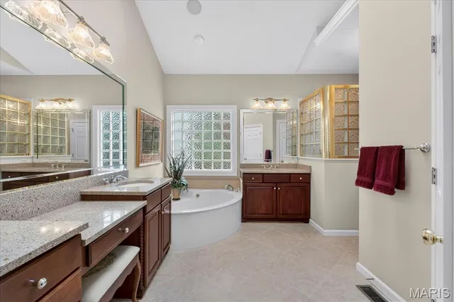 $850,000 | 15920 Picardy Crest Court, Chesterfield, MO 63017