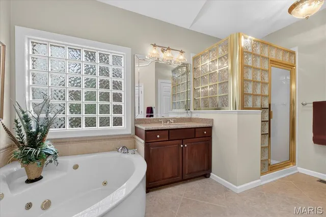 $850,000 | 15920 Picardy Crest Court, Chesterfield, MO 63017