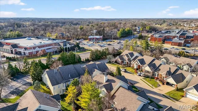 $850,000 | 15920 Picardy Crest Court, Chesterfield, MO 63017