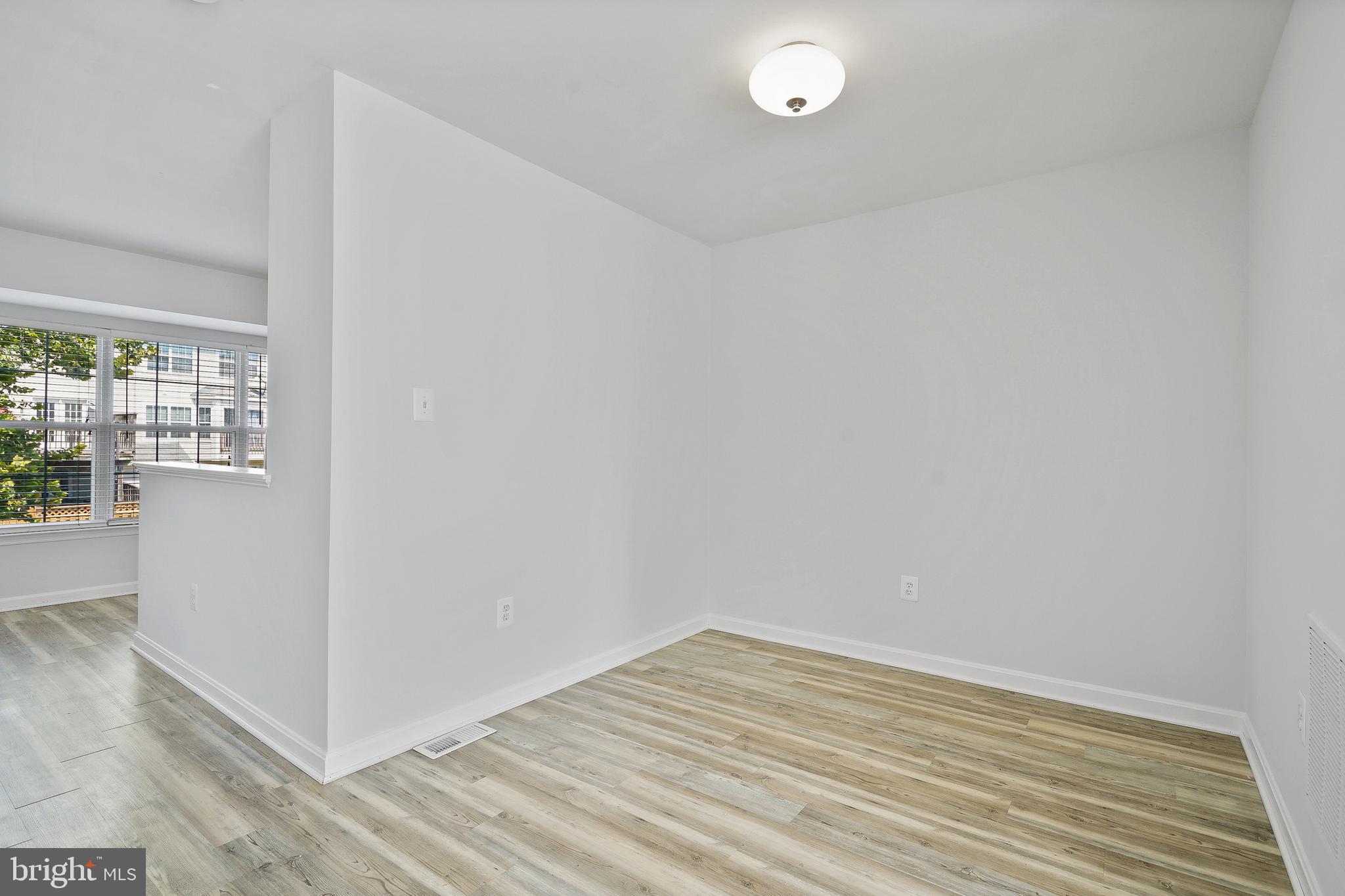 20198 Brookview Square Ashburn, VA 20147 - Photo 13 of 34 Dining Area