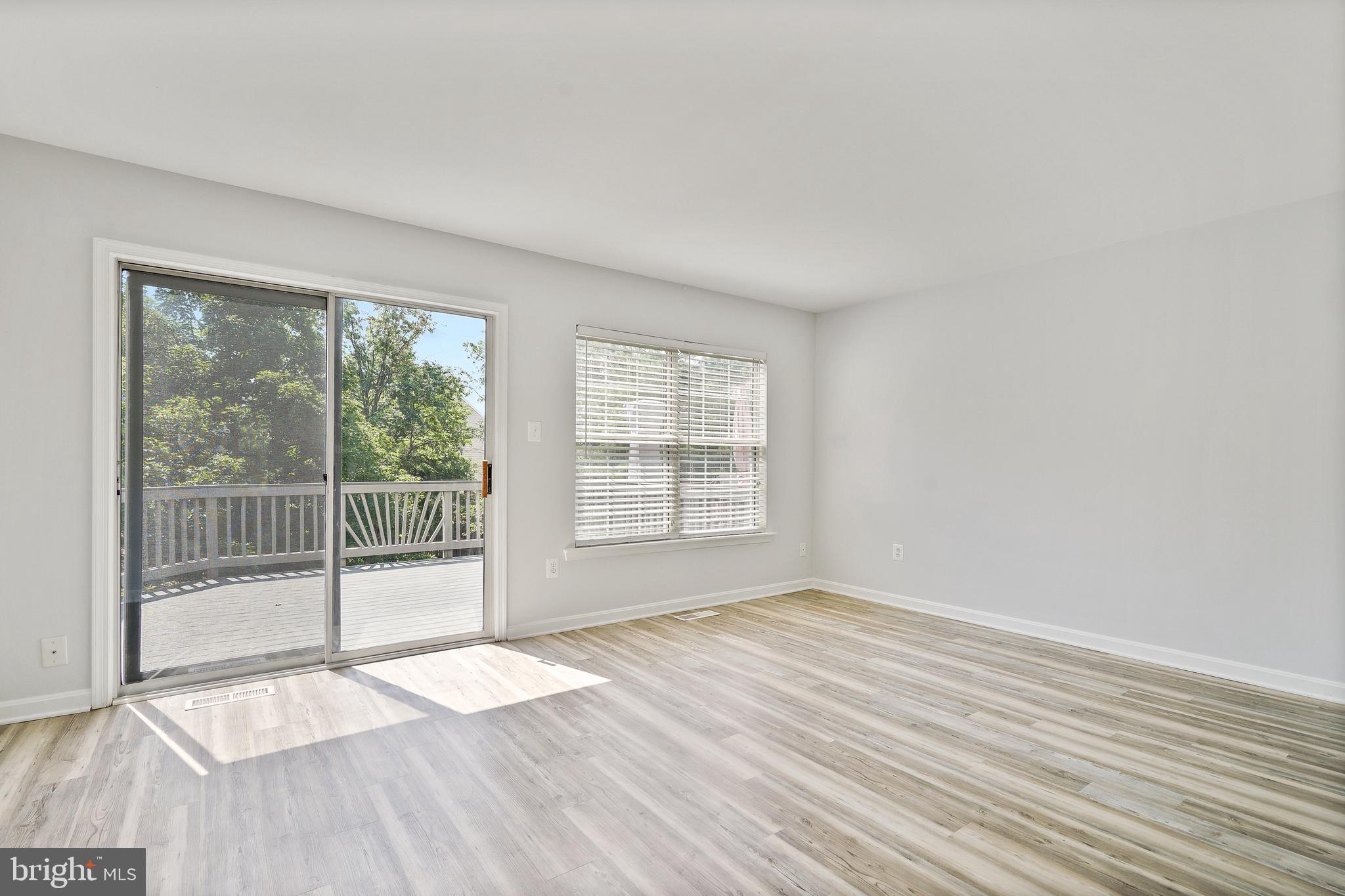 20198 Brookview Square Ashburn, VA 20147 - Photo 14 of 34 Family Room