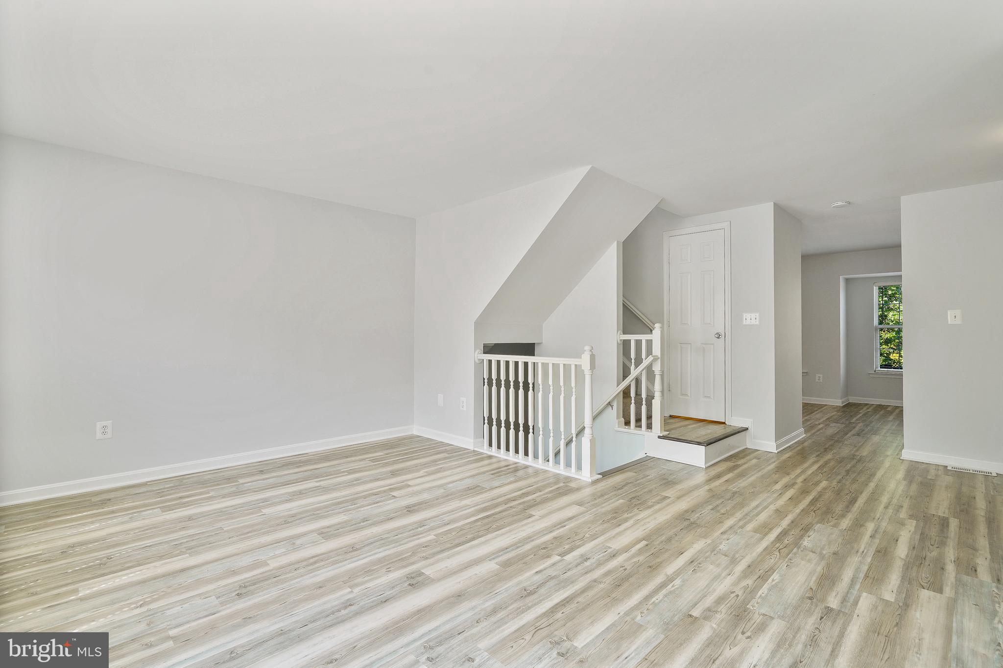 20198 Brookview Square Ashburn, VA 20147 - Photo 15 of 34 Family Room