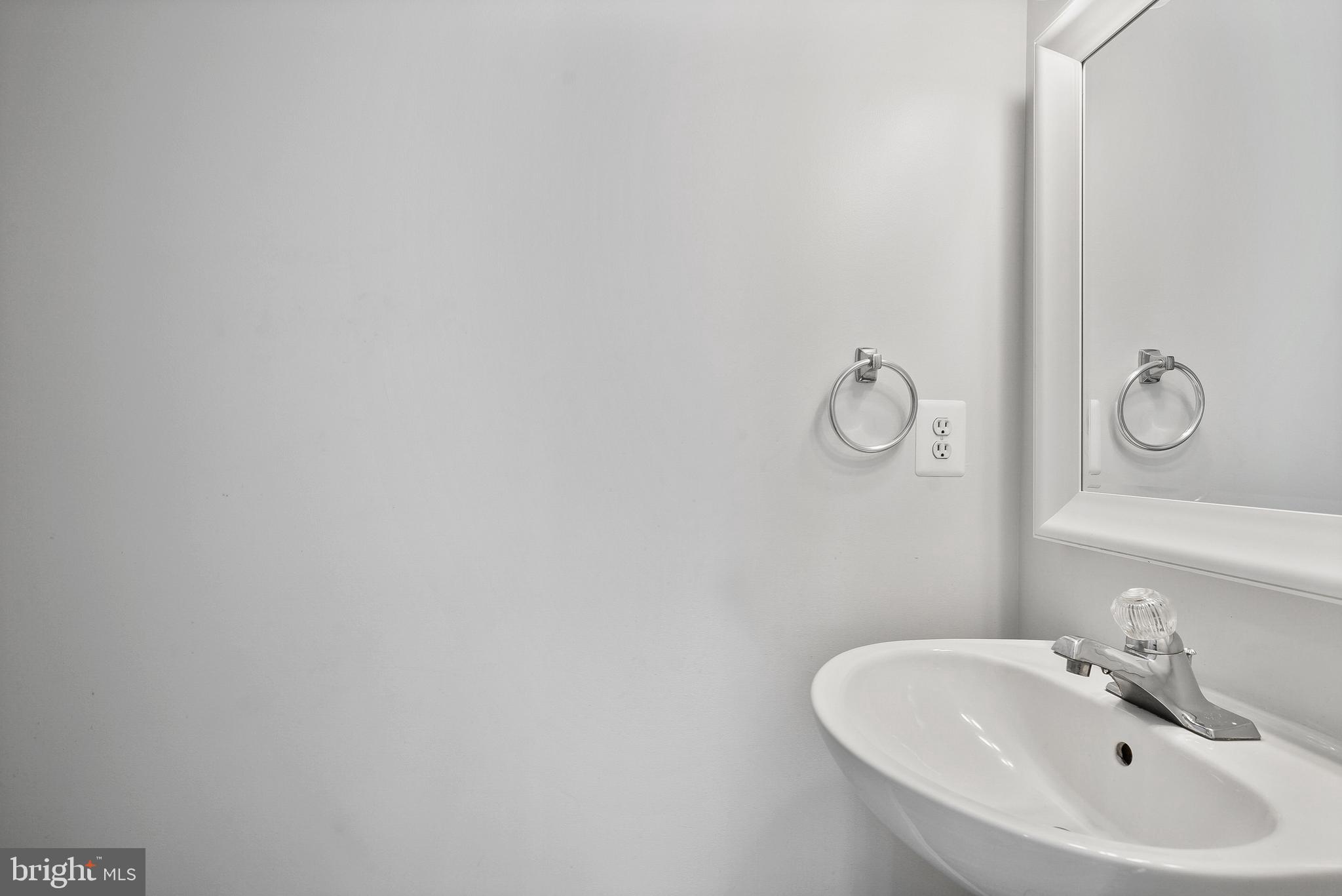 20198 Brookview Square Ashburn, VA 20147 - Photo 16 of 34 Powder Bath