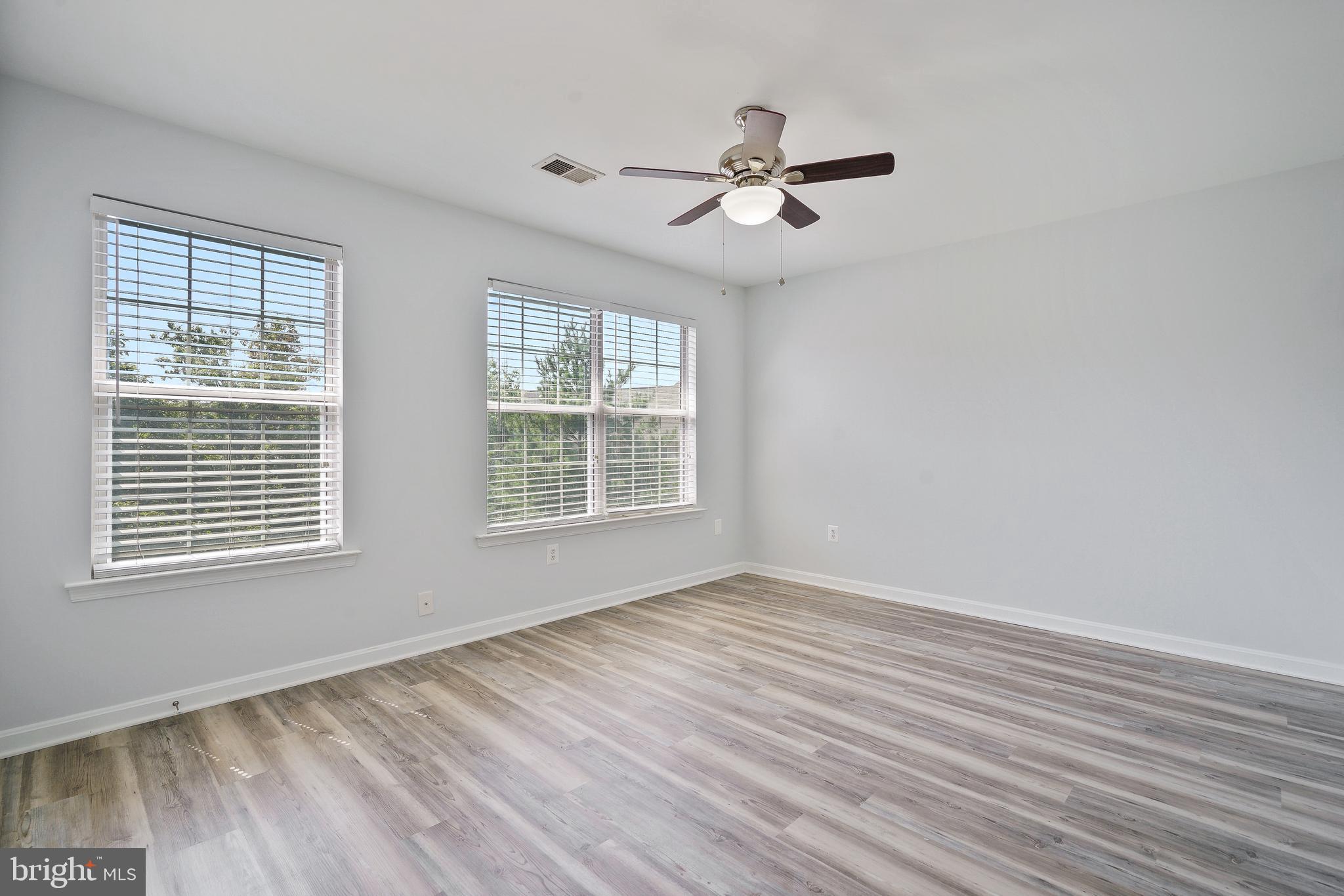 20198 Brookview Square Ashburn, VA 20147 - Photo 18 of 34 Primary bedroom