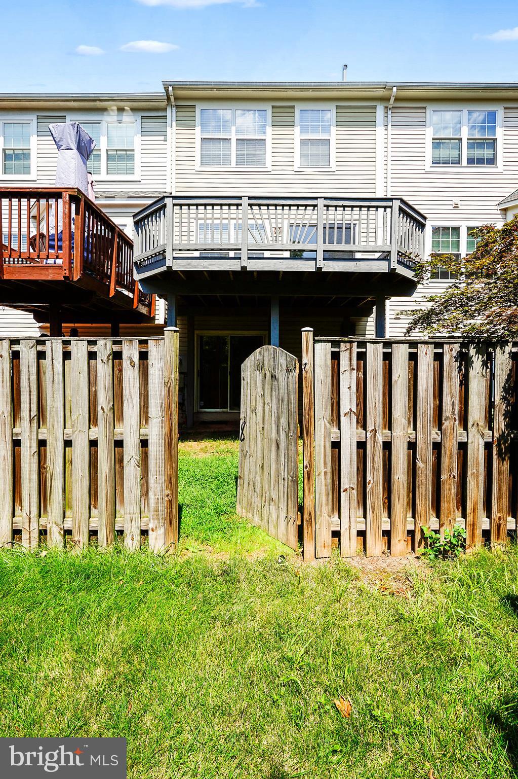 20198 Brookview Square Ashburn, VA 20147 - Photo 27 of 34 View of back