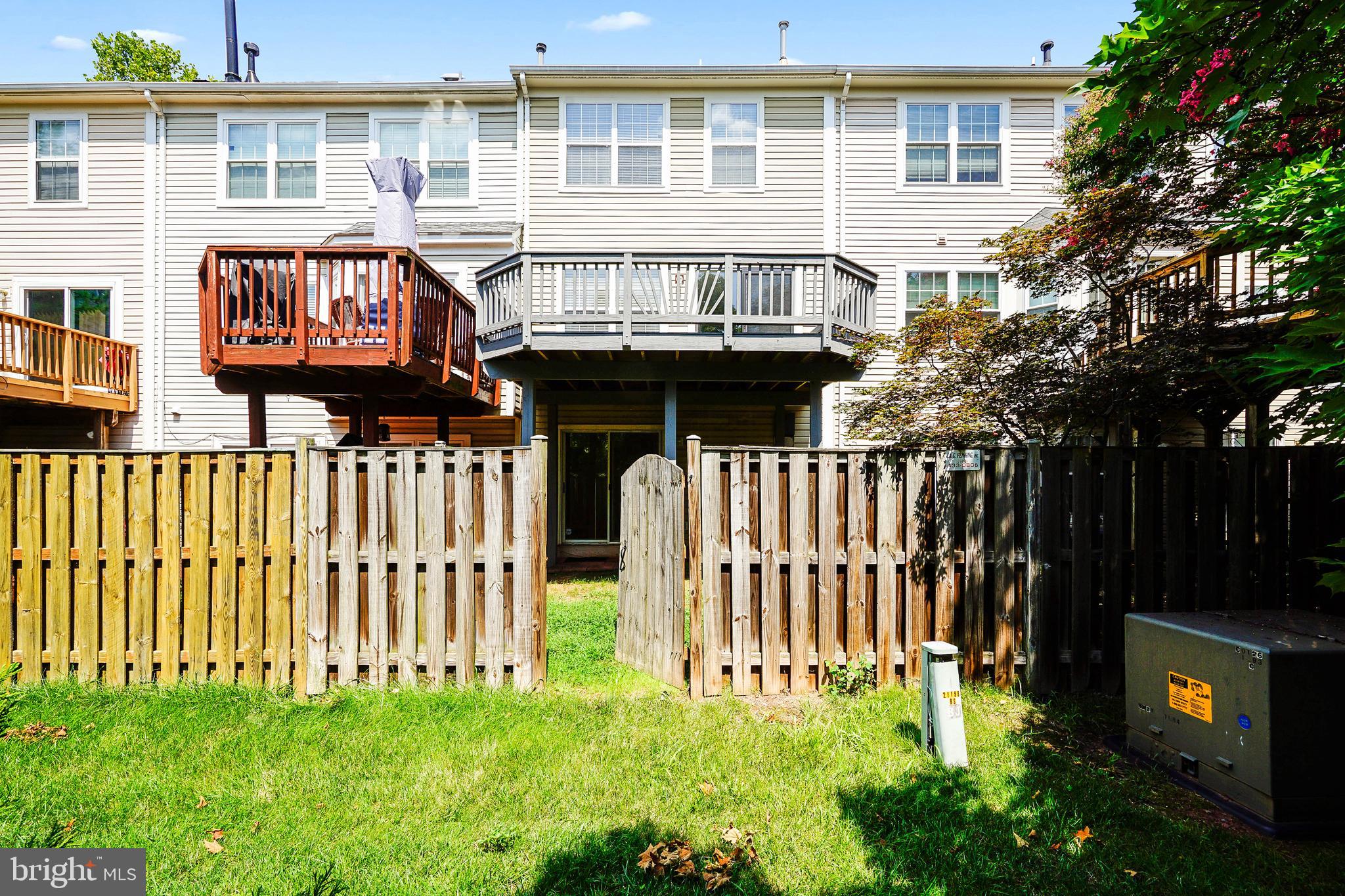 20198 Brookview Square Ashburn, VA 20147 - Photo 28 of 34 Backyard