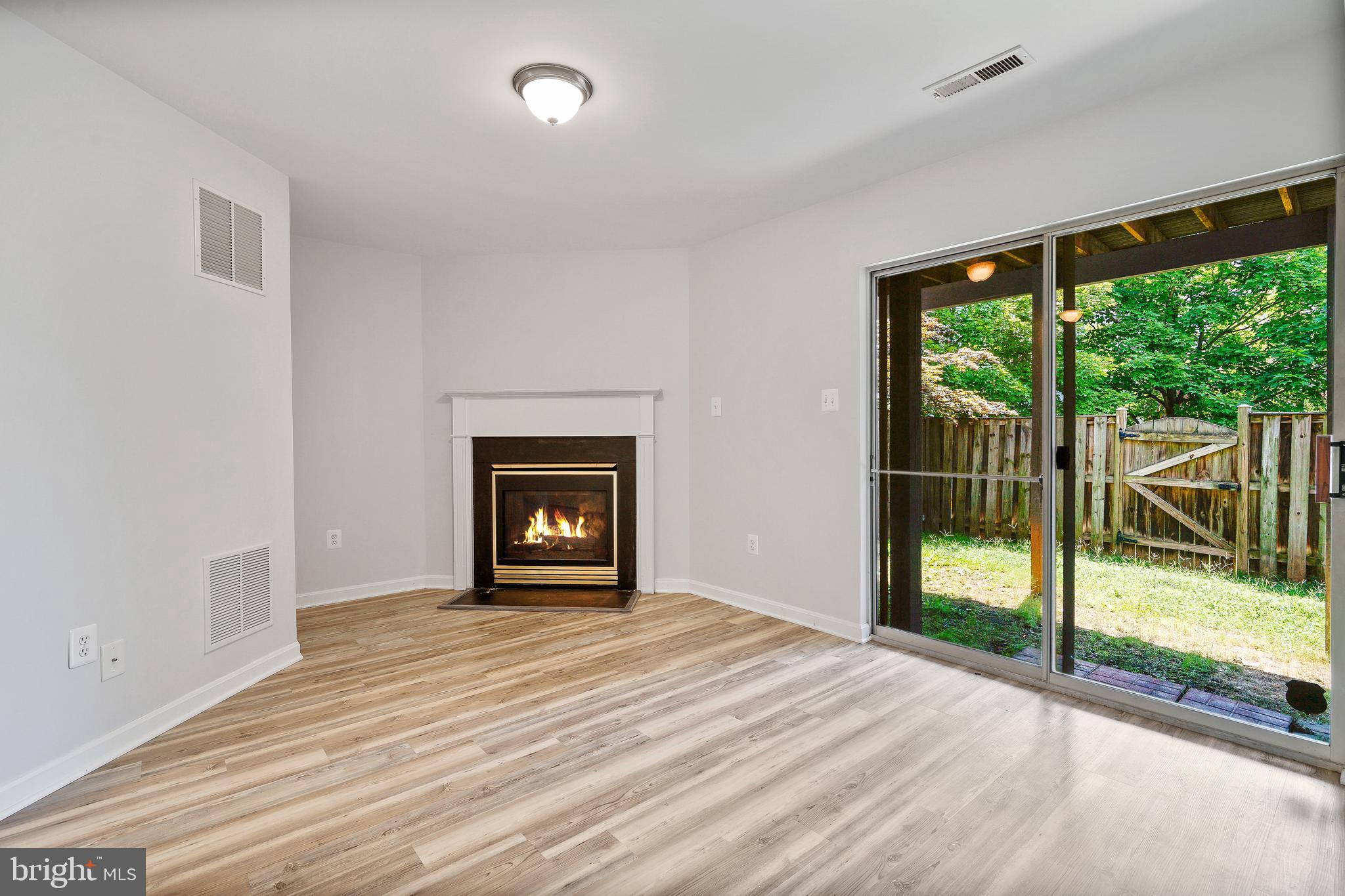 20198 Brookview Square Ashburn, VA 20147 - Photo 4 of 34 Walkout to backyard