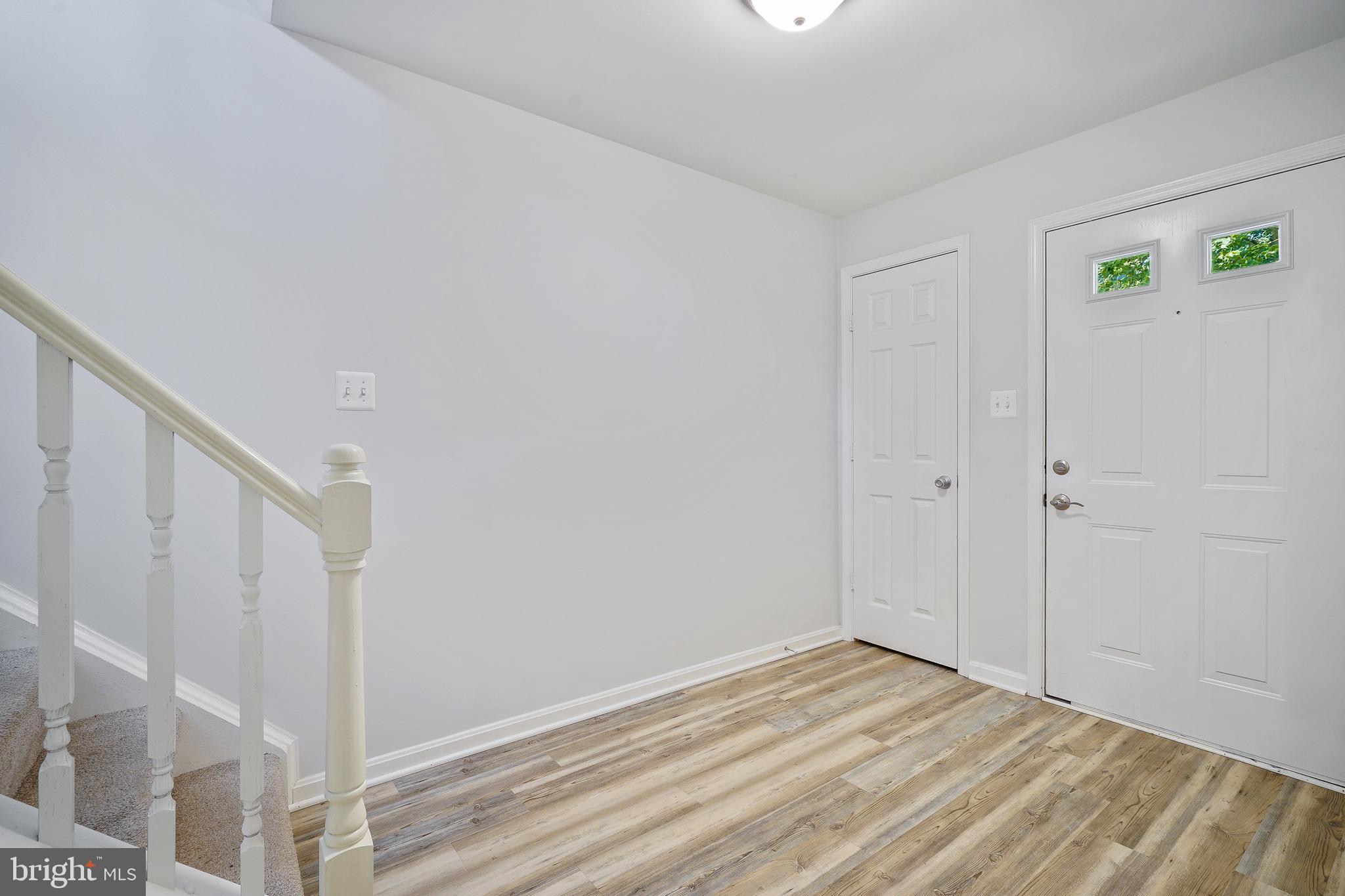 20198 Brookview Square Ashburn, VA 20147 - Photo 6 of 34 Foyer