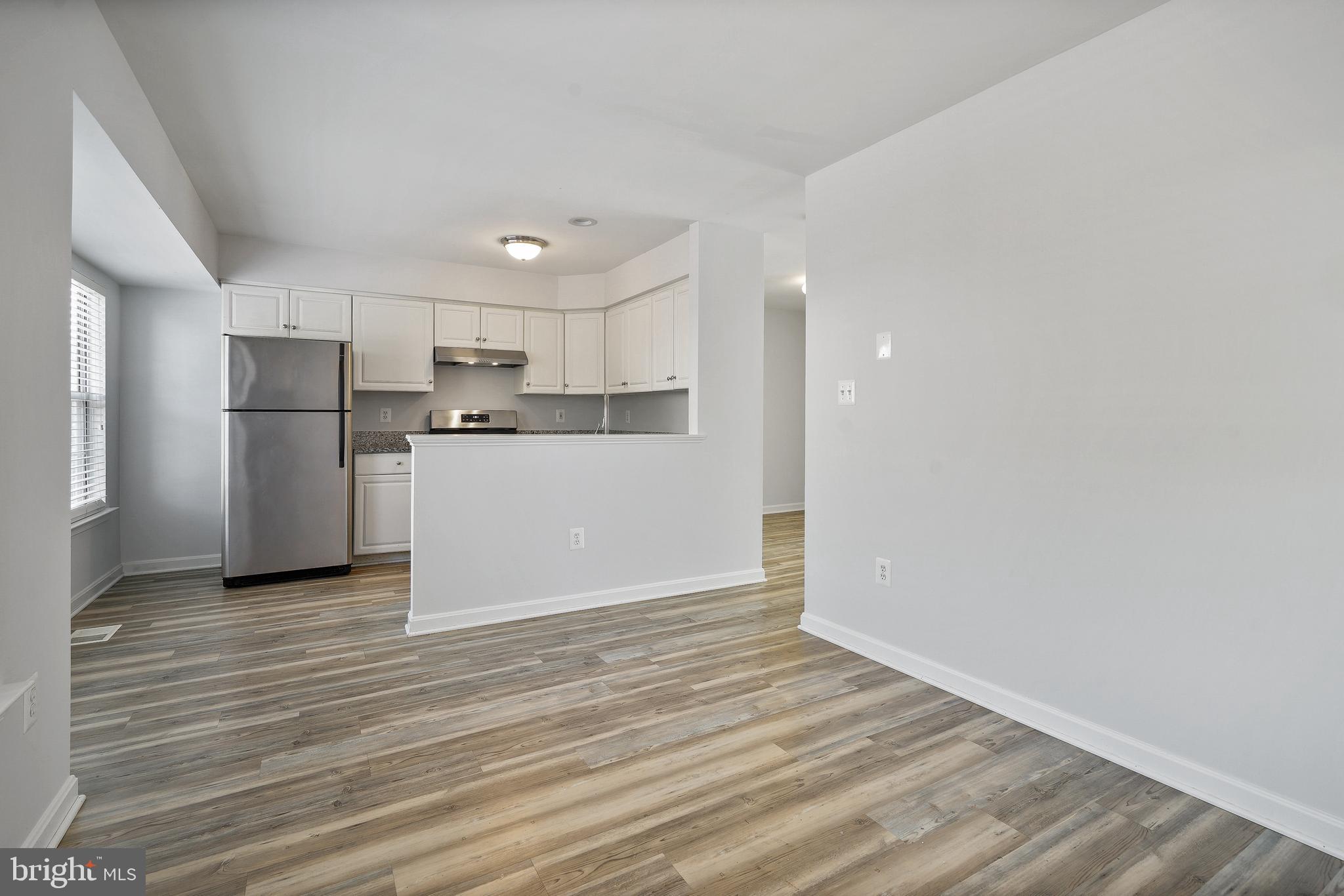 20198 Brookview Square Ashburn, VA 20147 - Photo 10 of 34 Breakfast Area