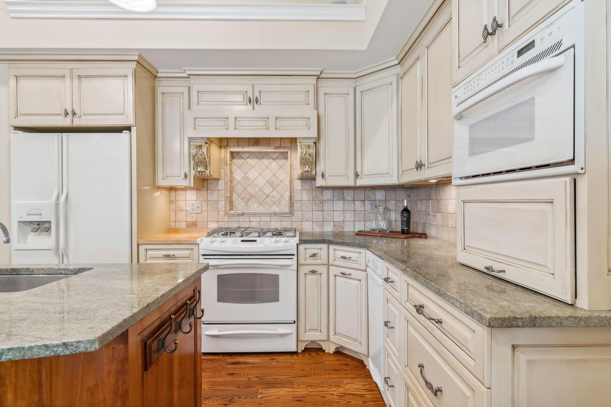 2481 Farleigh Road Columbus, OH 43221 - Photo 23 of 84 Kitchen