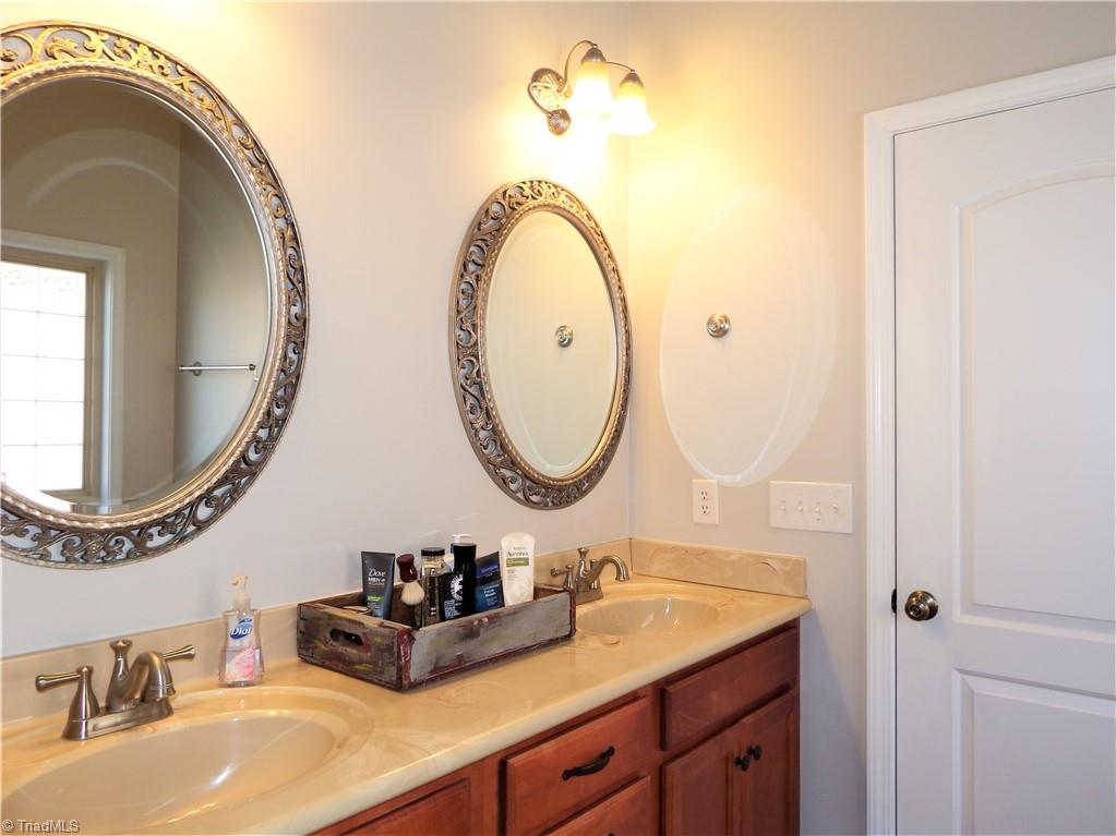 6650 Ridge Run Court Clemmons, NC 27012 - Photo 13 of 30 Gallery Image 13