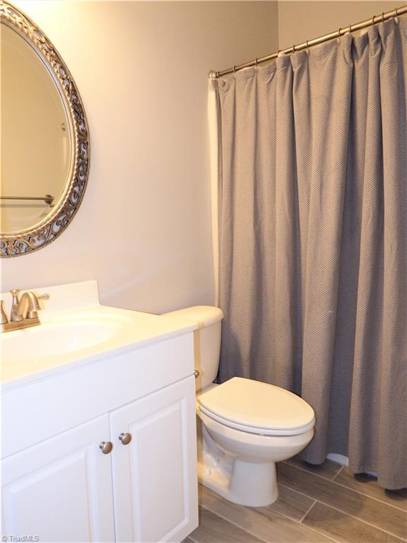 6650 Ridge Run Court Clemmons, NC 27012 - Photo 17 of 30 Main Level Full Bathroom #3