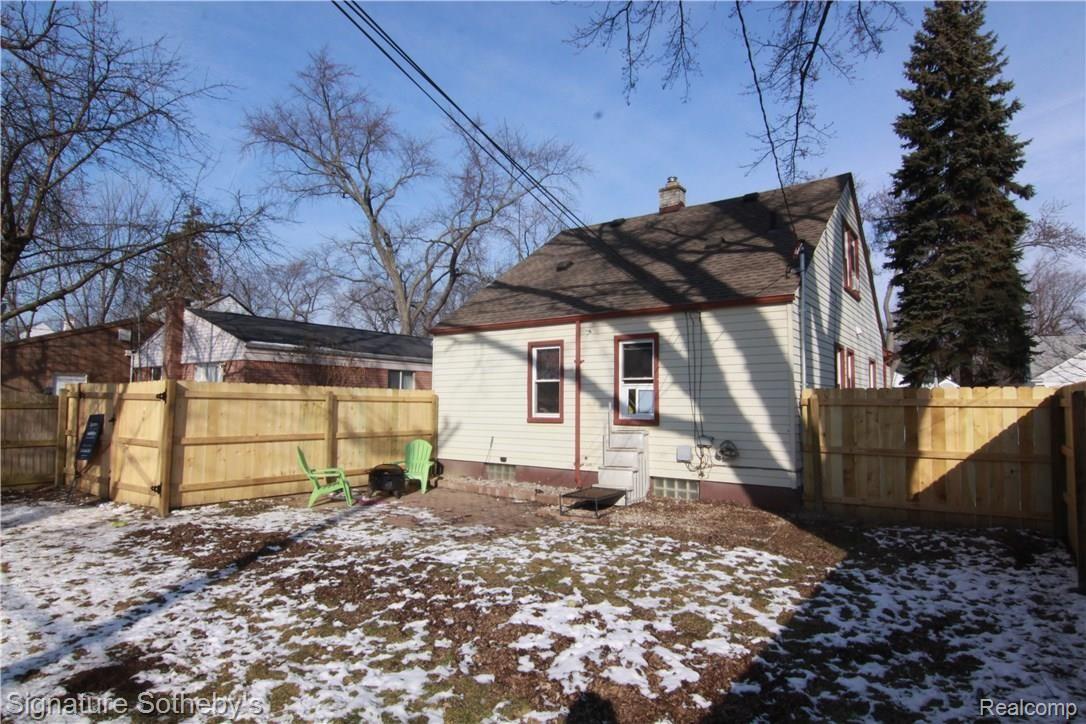 1861 Columbia Road Berkley, MI 48072 - Photo 20 of 22 IMG_3876-r.jpg