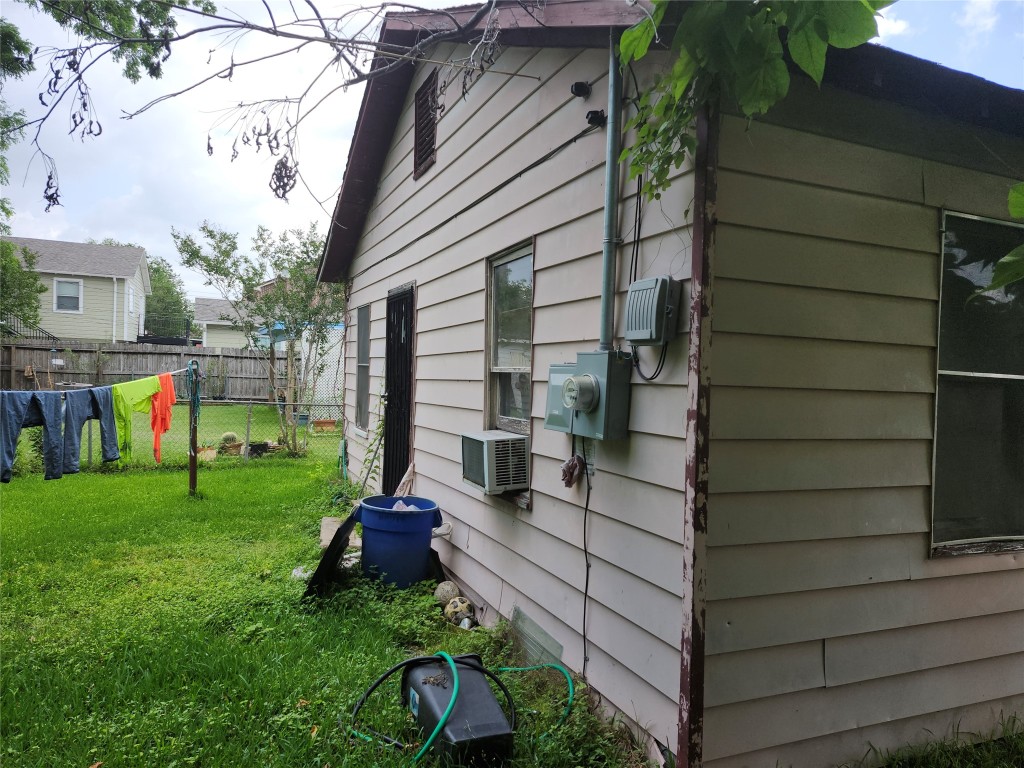 4215 Edison Street Houston, TX 77009 - Photo 5 of 13 a view of backyard with sitting area
