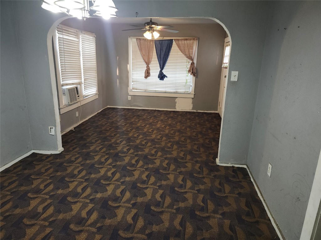 4215 Edison Street Houston, TX 77009 - Photo 7 of 13 an empty room with windows and mirror