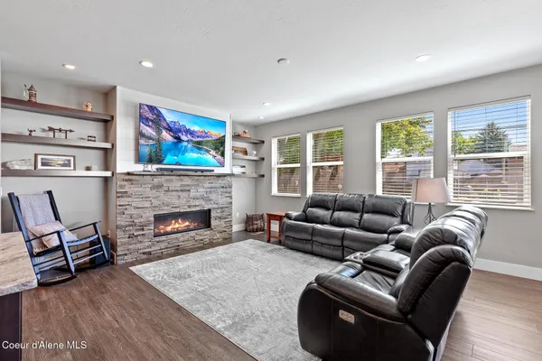 $1,200,000 | 838 North Government Way, Coeur D'Alene, ID 83814