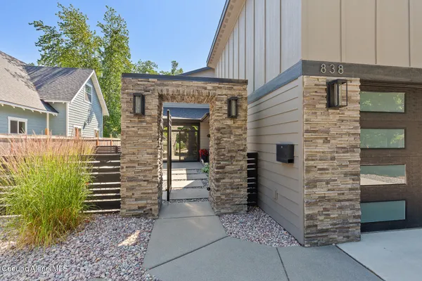 $1,200,000 | 838 North Government Way, Coeur D'Alene, ID 83814