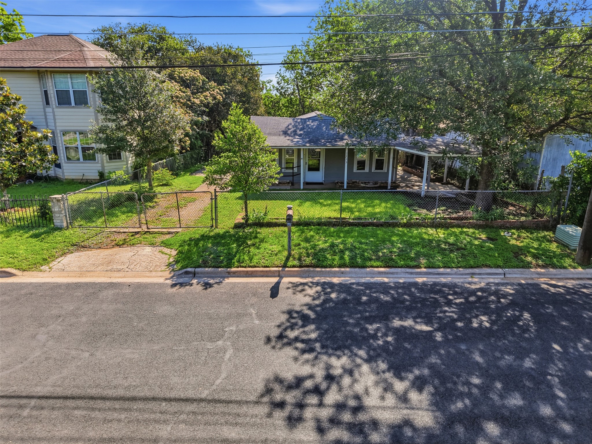 1313 Perez Street Austin, TX 78721 - Photo 3 of 20