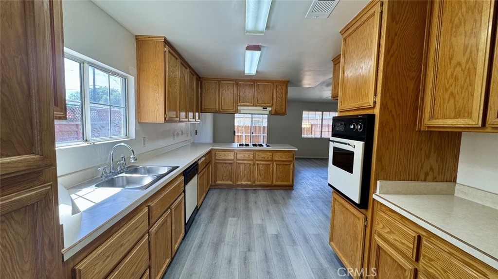 715 Houchin Road Bakersfield, CA 93304 - Photo 2 of 10